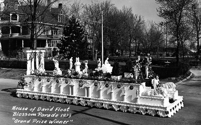 These little autos also provided advertisement for the park as frequent participants in the famous annual Blossom Parade along with the prize winning House of David floats.